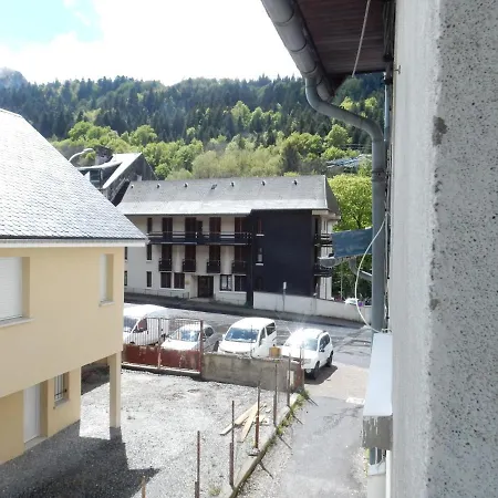 Les Egletyeres * לה מן-דור