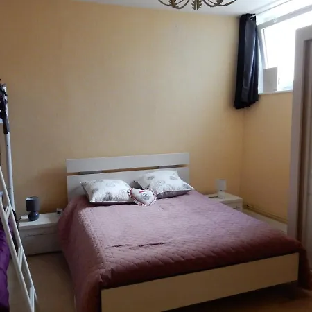 Les Egletyeres דירה לה מן-דור