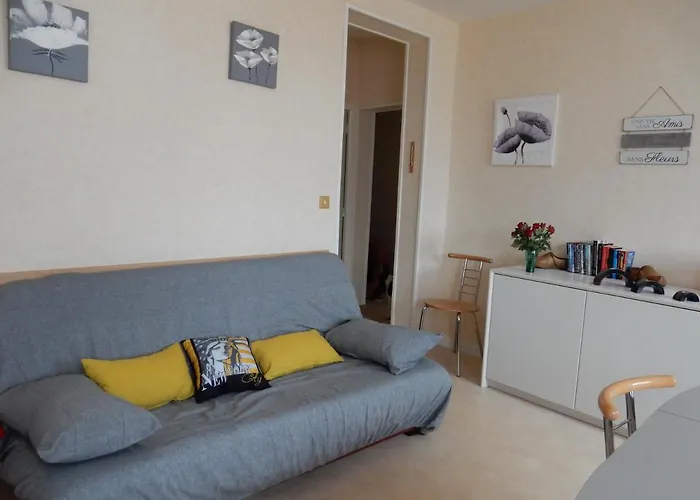 Les Egletyeres Apartment